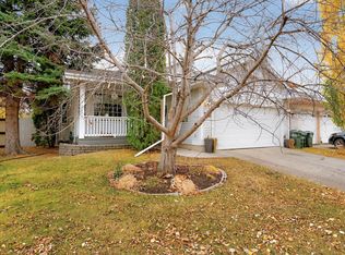 158 Meadowview Dr, Strathcona County, AB T8H1P8