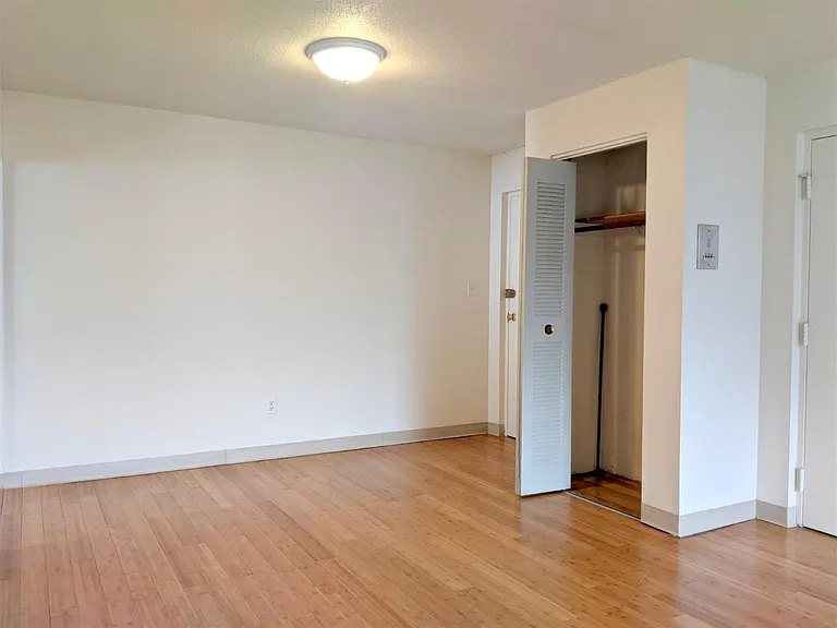 12 Cameron Ave #6 — Photo 4