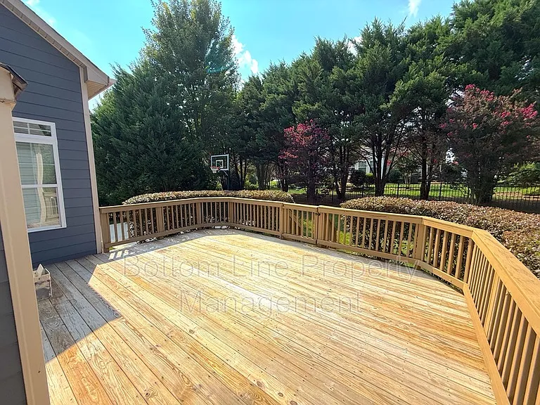 15007 Skypark Dr — Photo 38