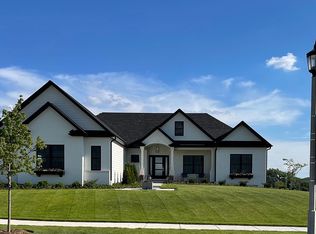 717 Wheatfield Ave, Sugar Grove, IL 60554