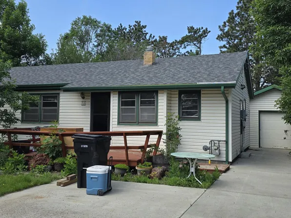 716 1st Ave SW, Dickinson, ND 58601