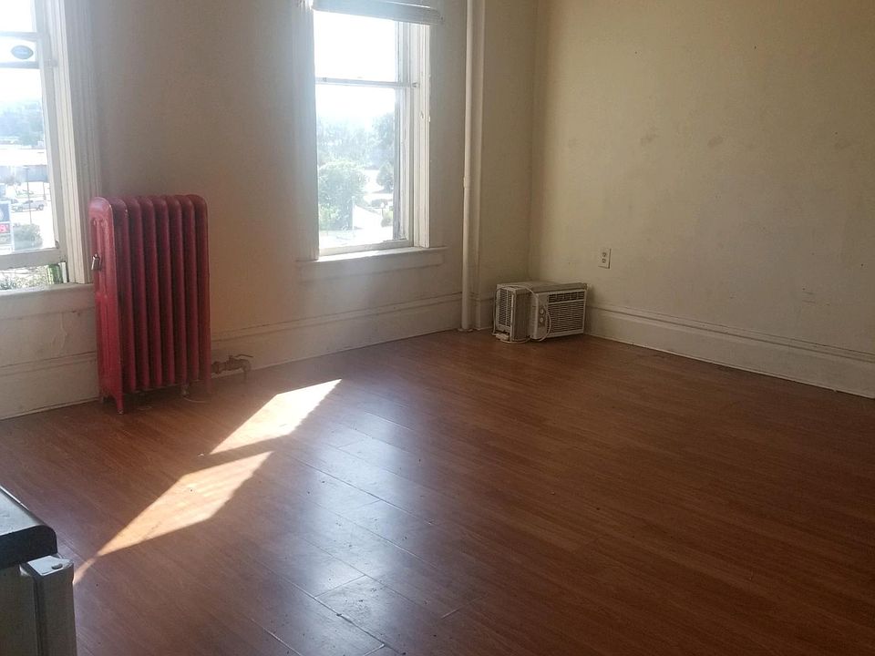 2nd image of 122 N Dexter St APT 302