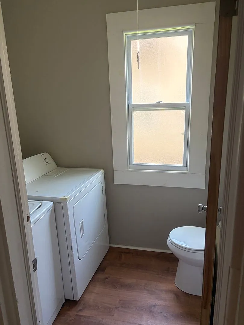 Newly renovated 4 bedroom duplex — Photo 2