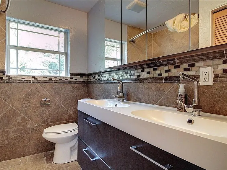 8115 Claremont Dr — Photo 14
