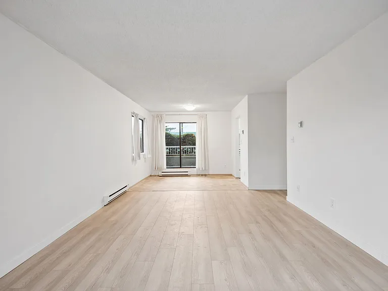 215 10th St #203 — Photo 9
