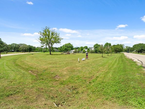 36605 Hondo Rd, Wallis, TX 77485