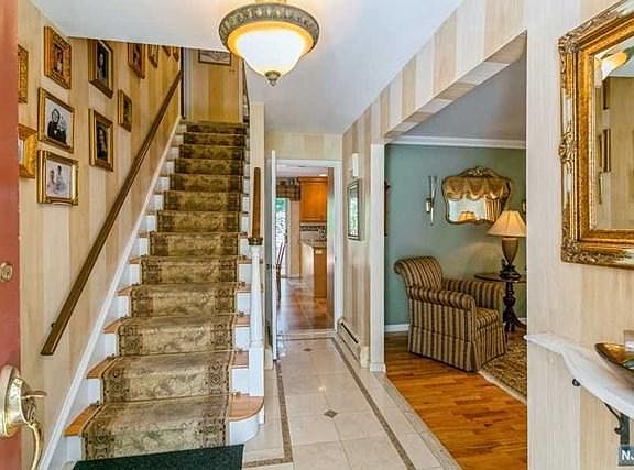 3rd image of 14 Heritage Ct
