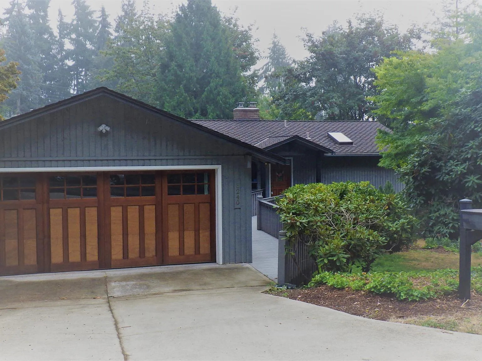 4 bed, 2.5 bath, 2000 sqft, $4,150 — Photo 1