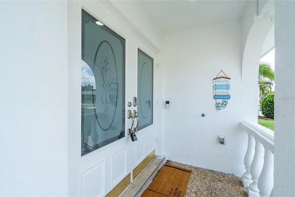 3 bed, 2.0 bath, 1989 sqft, $3,800 — Photo 3