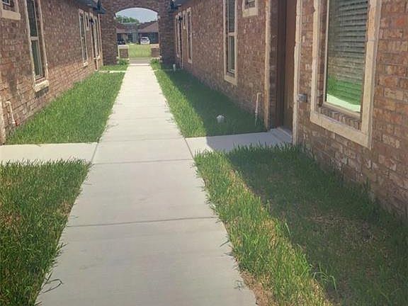 2nd image of 2610 Primrose Ave