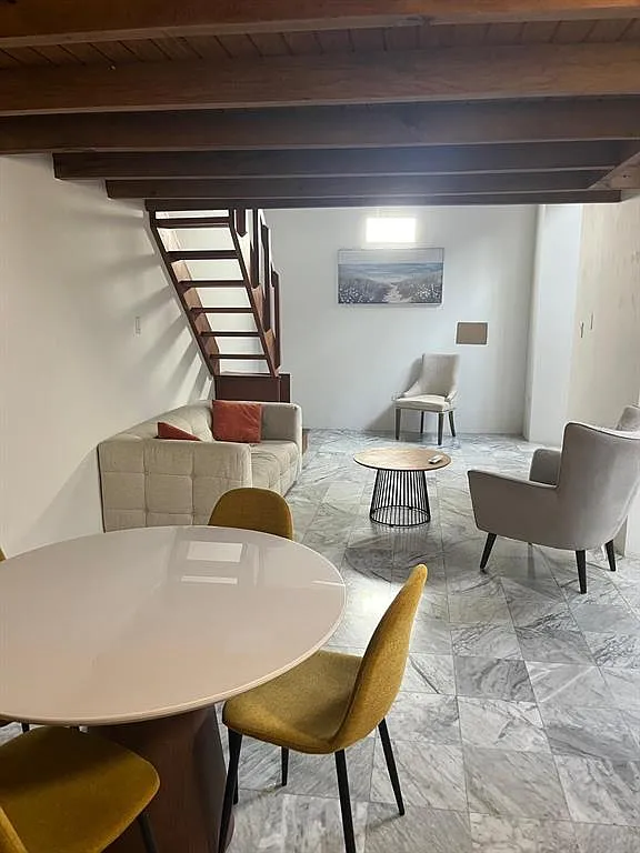 1 bed, 1.0 bath, 1000 sqft, $2,100 — Photo 2