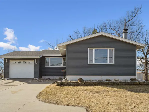 1441 42nd St NE, Cedar Rapids, IA 52402