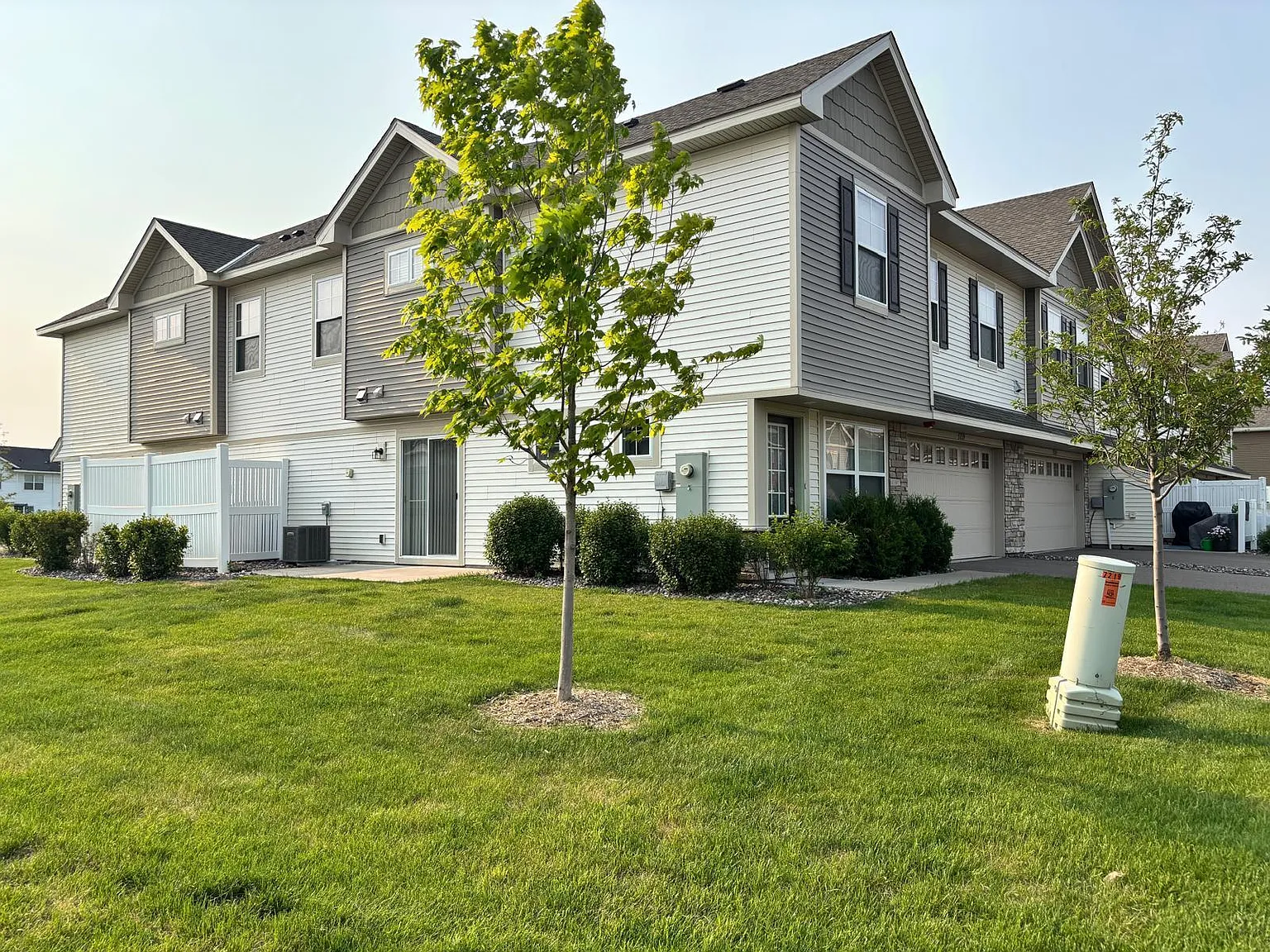 3 bed, 2.5 bath, 1800 sqft, $2,695 — Photo 4