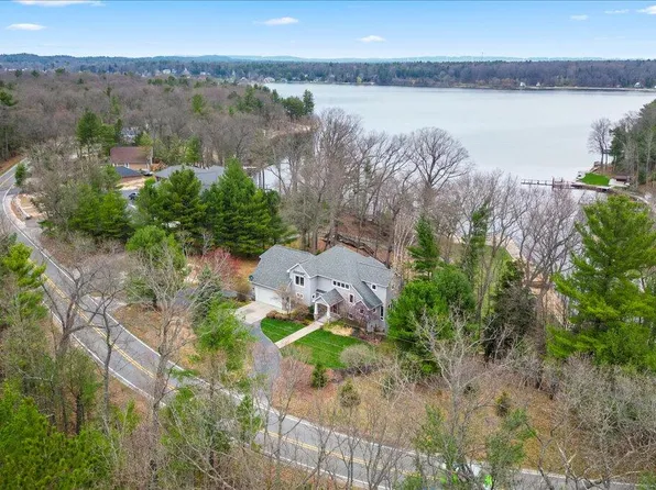 5628 W Longbridge Rd, Pentwater, MI 49449