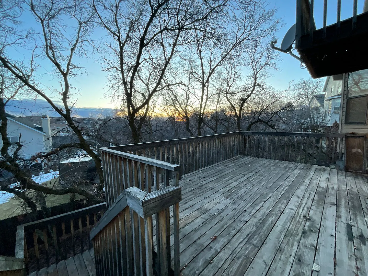 5 bedroom 3 1/2 home 2 car garage Dog Friendly — Photo 3