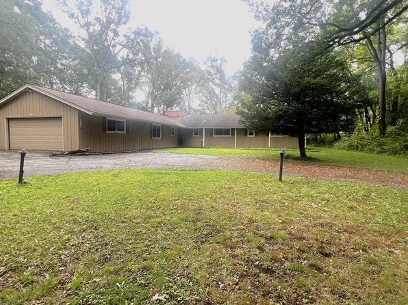 3910 S Cherry Valley Rd, Woodstock, IL 60098
