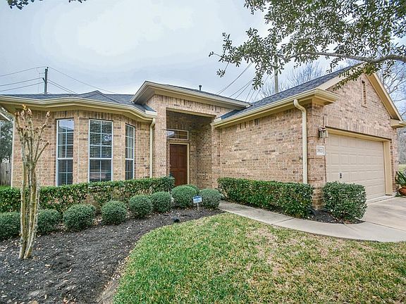 3rd image of 3915 Climbing Rose Ct