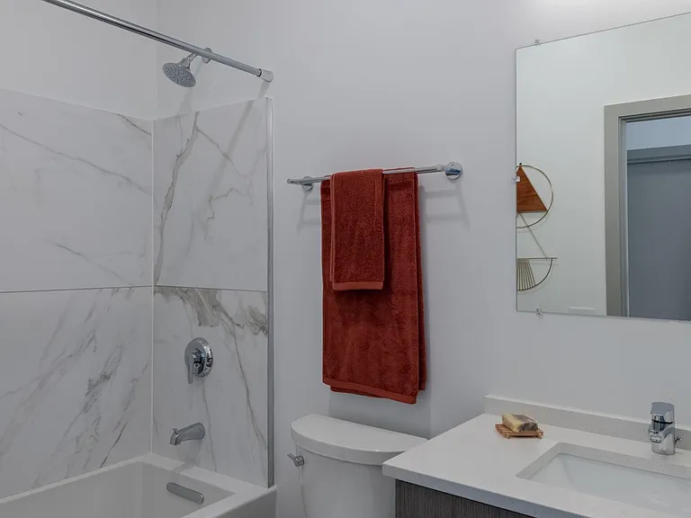 2557 S Kinnickinnic Ave #303 — Photo 8
