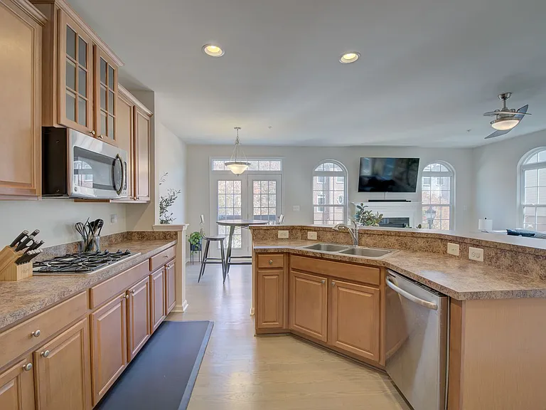 940 Hall Station Dr — Photo 14