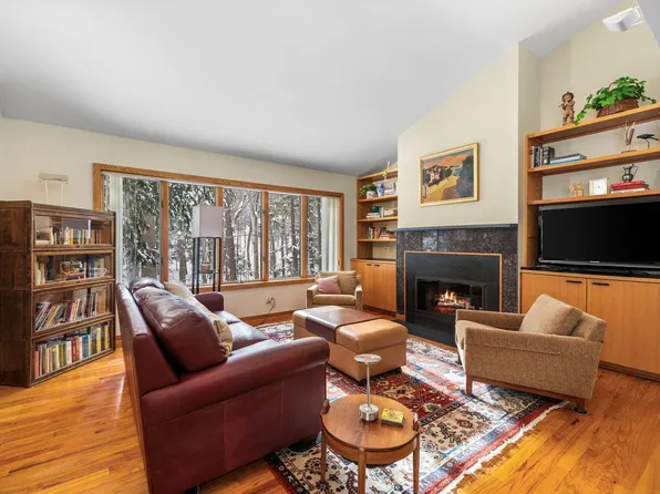 2991 Ojibwa Trl, Traverse City, MI 49686