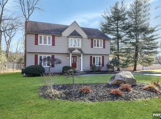 5 Greene St, Mahwah, NJ 07430