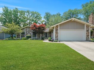 1728 Maple Ln, Wheaton, IL 60187