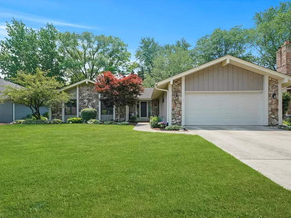 1728 Maple Ln, Wheaton, IL 60187