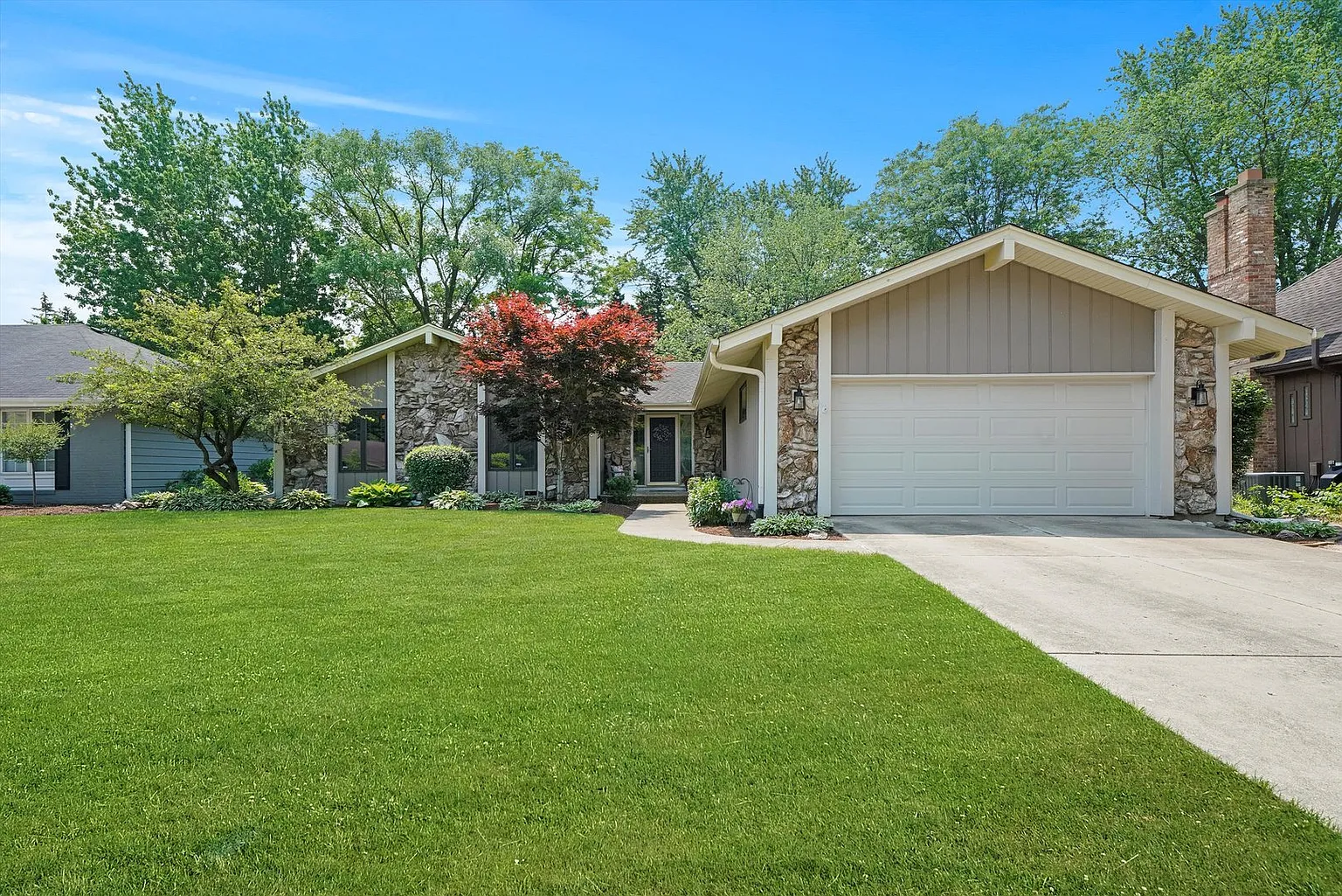 1728 Maple Ln photo 1