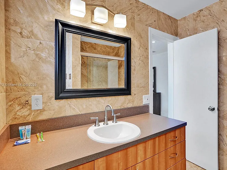 1018 Adams St — Photo 39