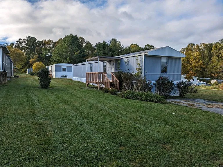51-65 Cushion Pl — Photo 5