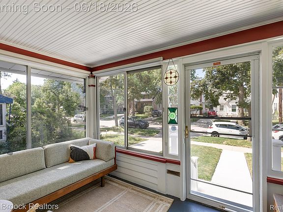 4th image of 44 Kensington Blvd