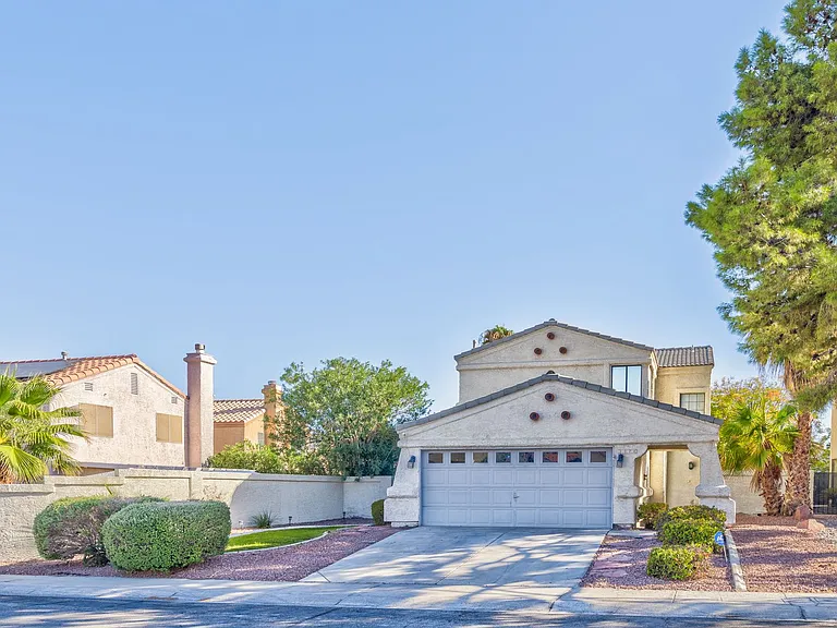 2078 Waverly Cir — Photo 1