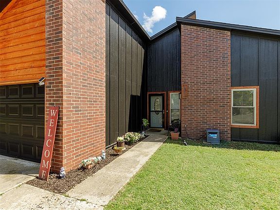 5th image of 2708 Creekview Pl