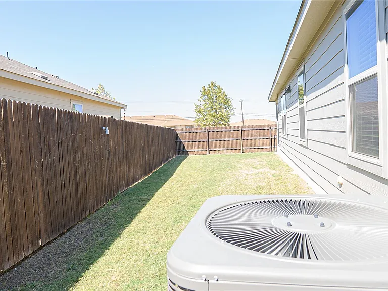 108 Circle Way — Photo 36
