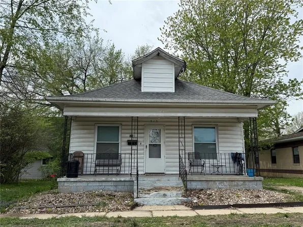 515 S Prairie St, Greenville, IL 62246