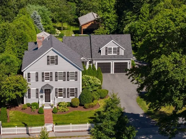 68 School St, Hingham, MA 02043