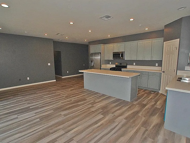 6886 Tower St — Photo 3