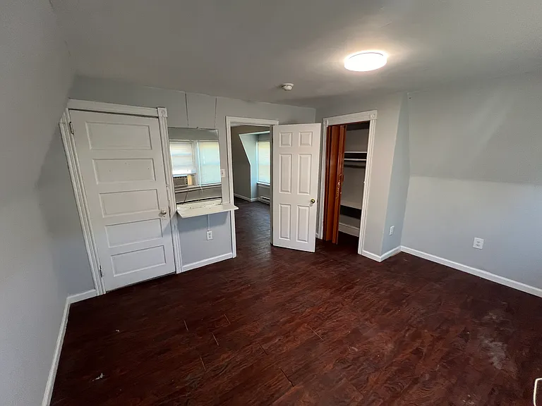 218 Walnut St — Photo 4