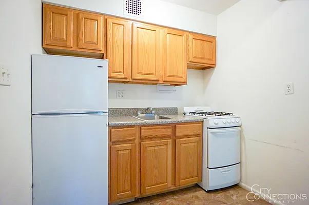 Rented by City Connections Realty | media 10