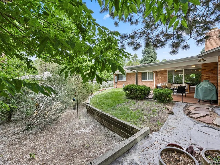 281 Niagara St — Photo 32