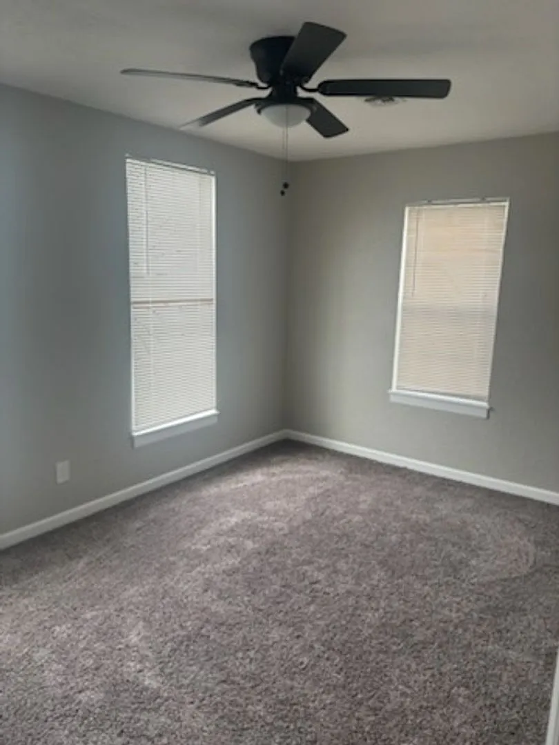 Charming 2-Bedroom, 1-Bath Duplex Near Cameron University — Photo 3