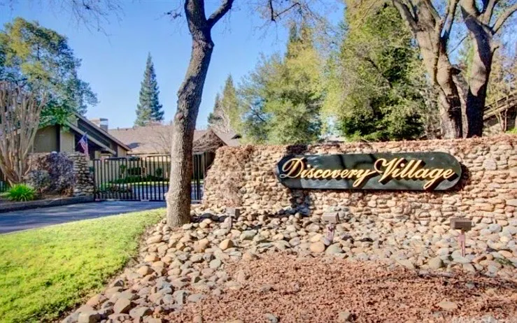 1915 Discovery Village Ln — Photo 4