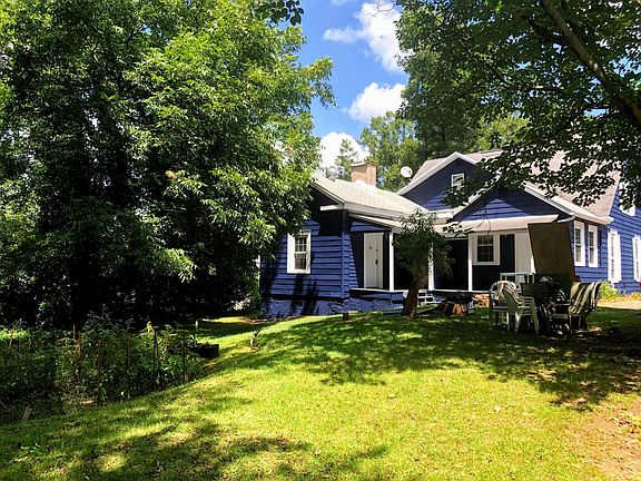 Here is the spacious backyard. Great place to hang out!