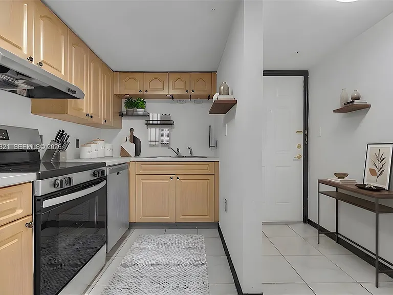 102 SW 6th Ave #201 — Photo 6