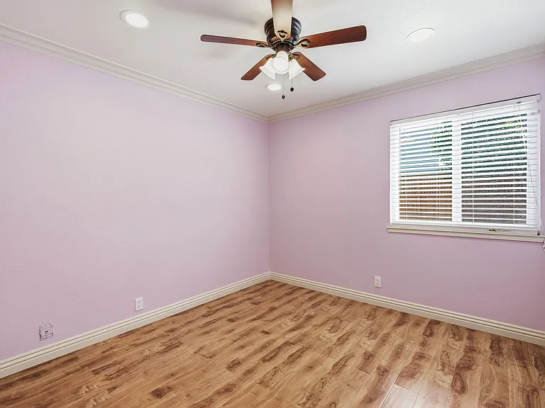 325 Goshen Ct — Photo 19