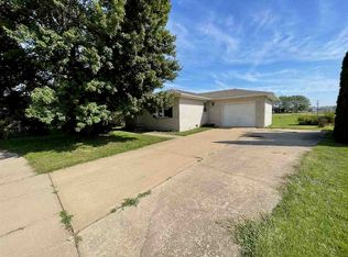 125 Prairie Ridge Ct, North Liberty, IA 52317