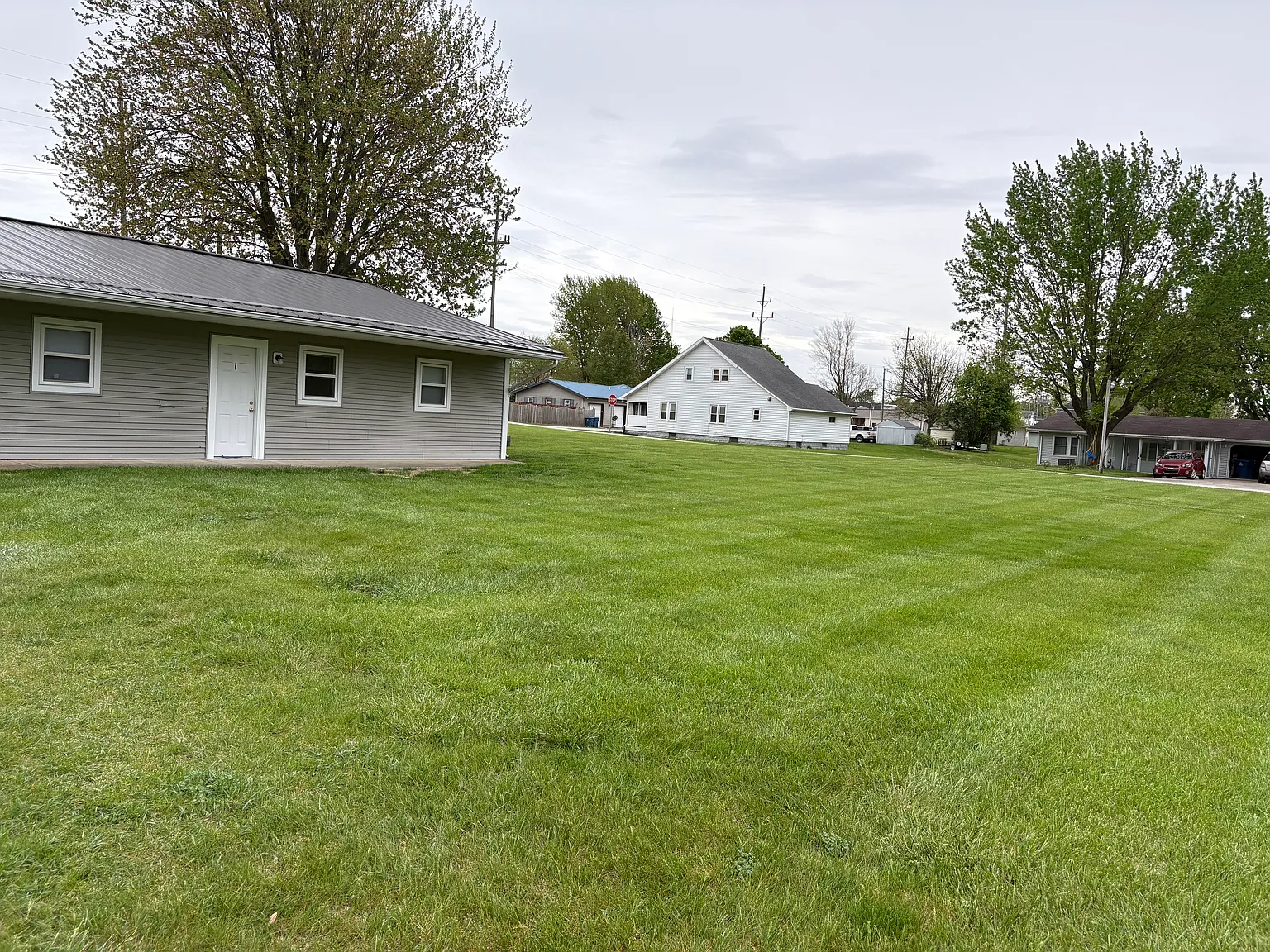 403 N Maple St — Photo 2