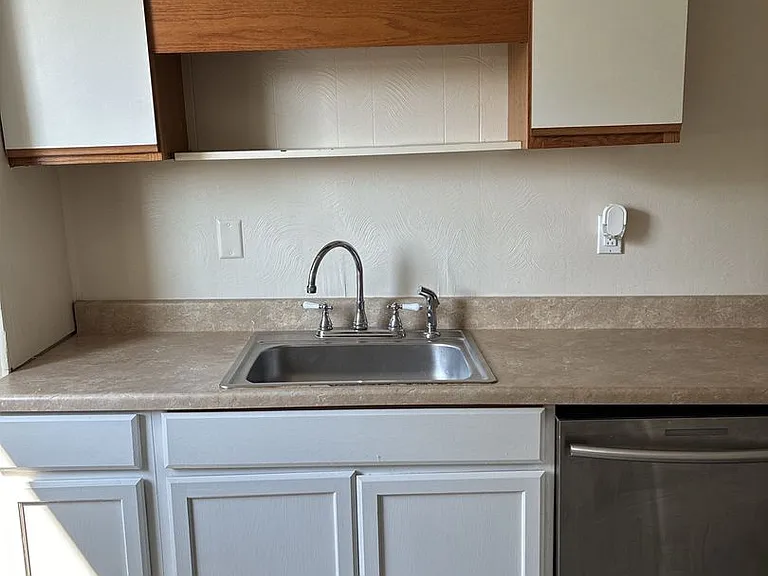 521 Locust Ave — Photo 3