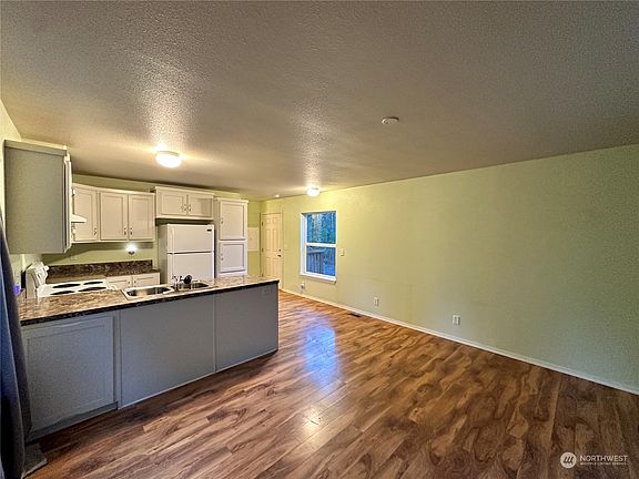 3rd image of 26 Deer Park Lane