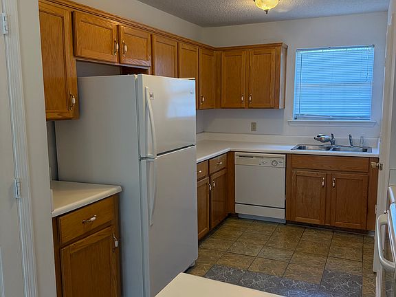 5th image of 223 Georgia St